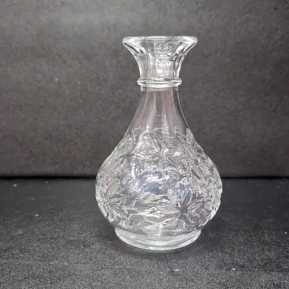 Princess House Fantasia Bud Vase, Etched‎ Poinsettia Crystal, Floral Centerpiece